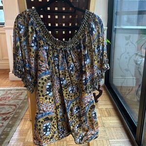 COPY - COPY - Loose fitting 
Bohemian style
Gold Accent on neck& sleeve